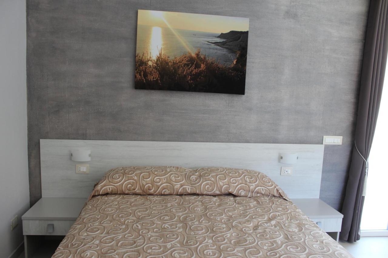 B&B L'Eden Di Capo Bianco Montallegro Bagian luar foto