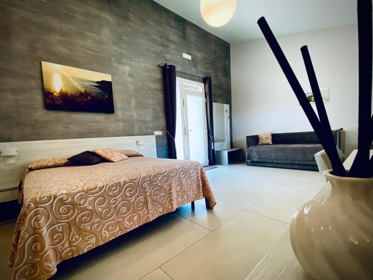 B&B L'Eden Di Capo Bianco Montallegro Bagian luar foto